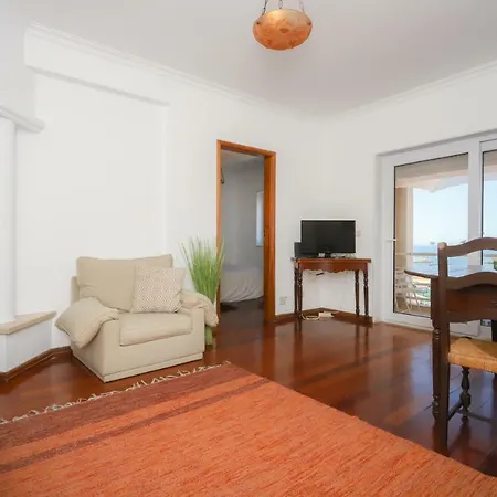 Sea View Apartment *